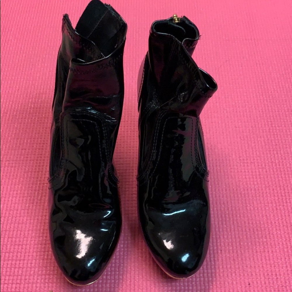 Tory Burch black patent leather bootie Sz 8.5